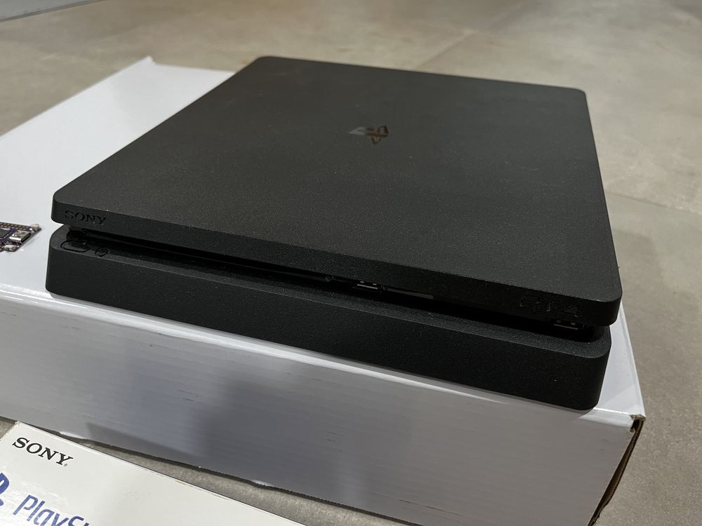 Playstation 4 slim 1tb, firmware 9.00 + comando original