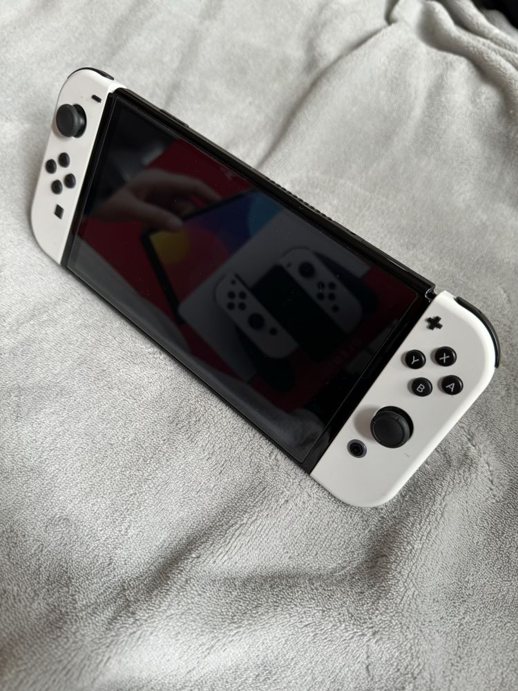 Nintendo Switch OLED (como nova) + jogos