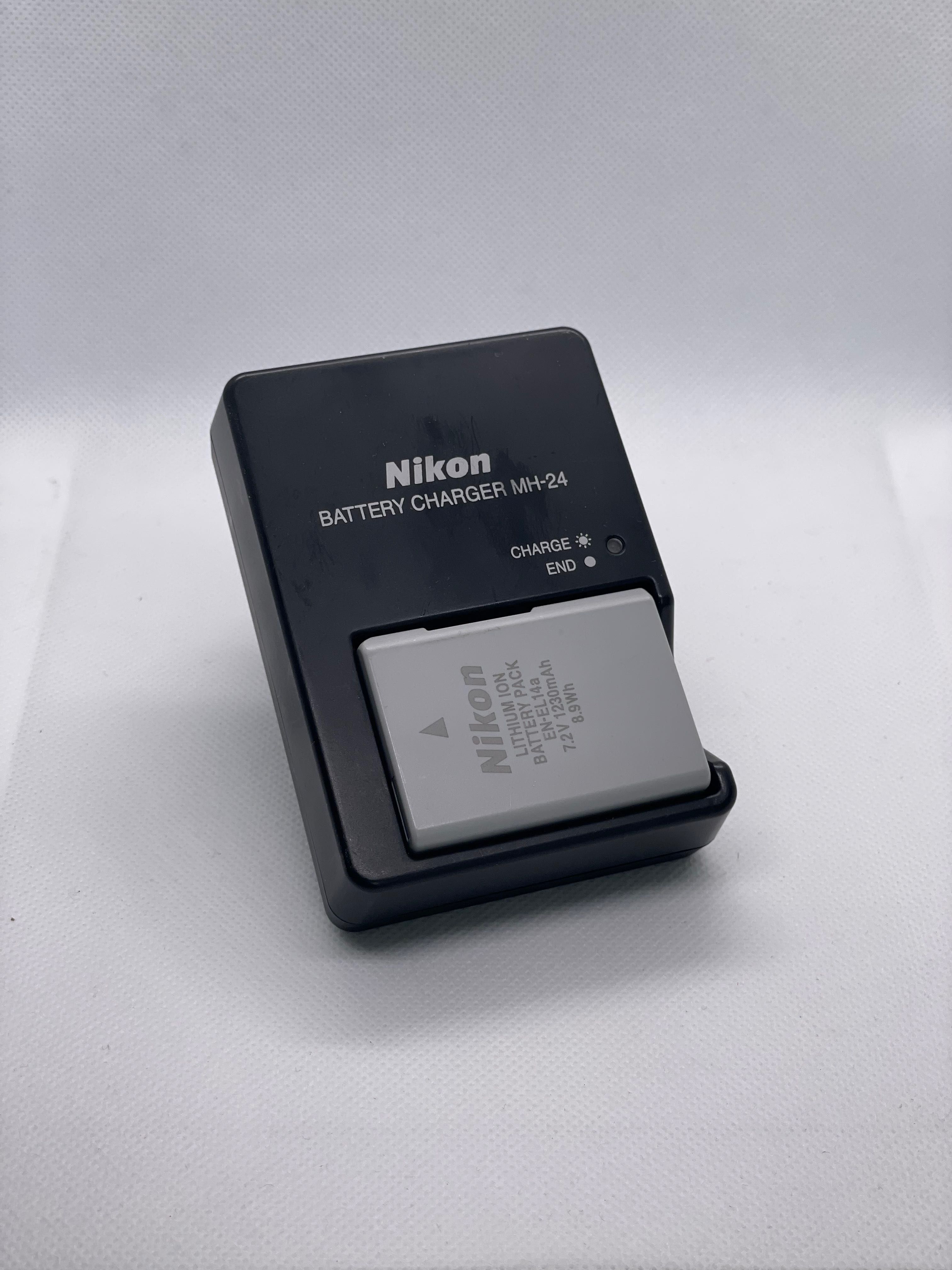 Nikon D5300 z obiektywem Nikkor 18–105mm VR