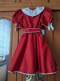 Śliczna czerwona sukienka z tafty dla dziewczynki