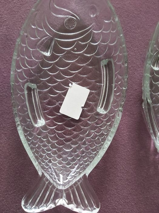 Miska, naczynie w kształcie ryby z przezroczystego szkła