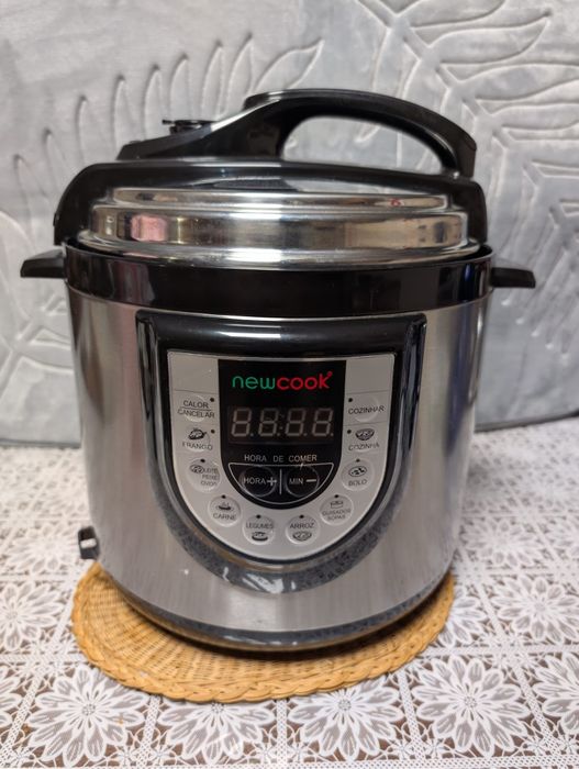 Panela de pressao elétrica "New Cook"