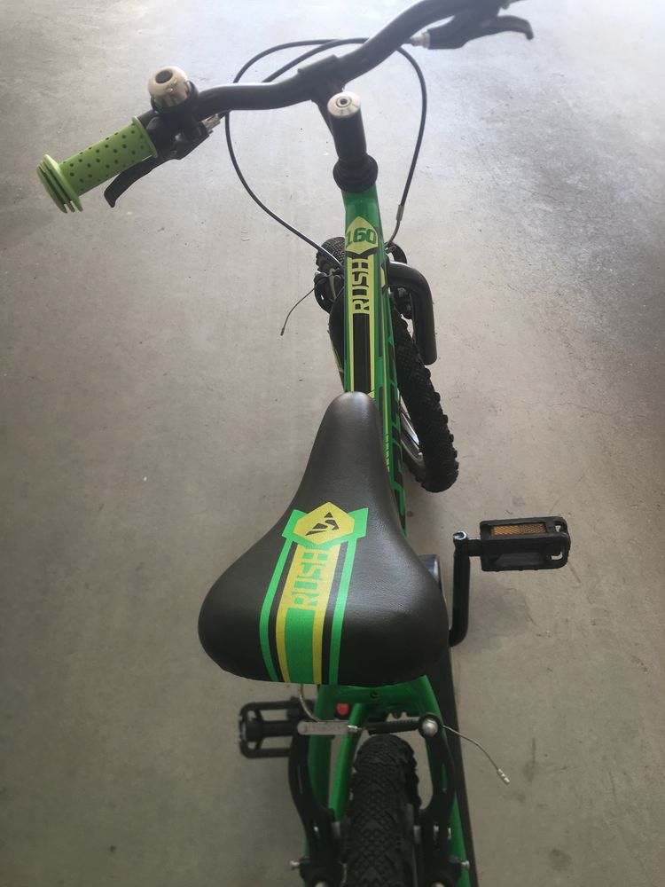 Bicicleta verde de 6 a 9 anos