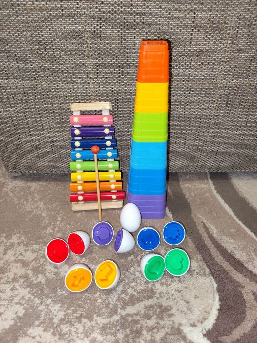 Розвиваючі дитячі іграшки