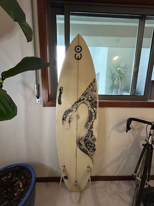Prancha Surf 5’8 MR Model – Rabeta Swallow – Tri-fin