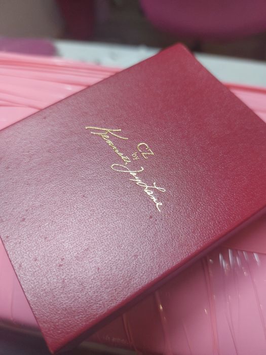 Piękny złoty pierścionek z cyrkoniami