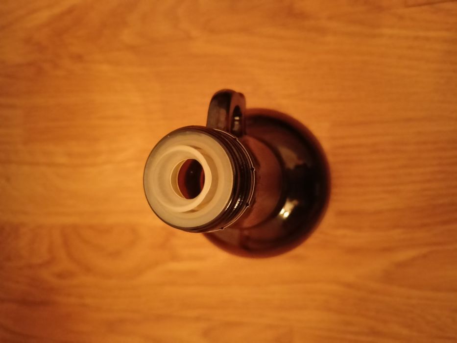 Butelka buteleczka od oliwy z uchwytem uchem brązowa 0,25 litra mała