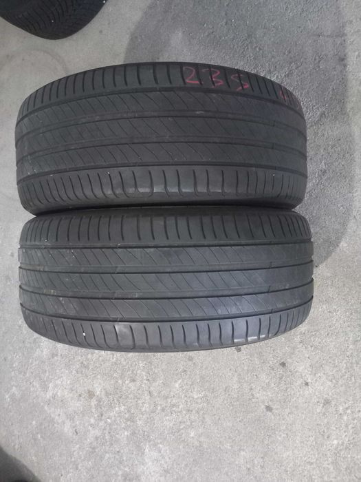 4 pneus 235/45R18 Michelin e Semperit