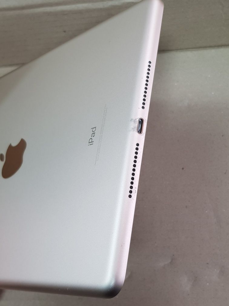 Планшет Apple iPad 5 "A1822" Wi-Fi  (32gb)