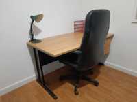 Secretaria de escritorio com cadeira