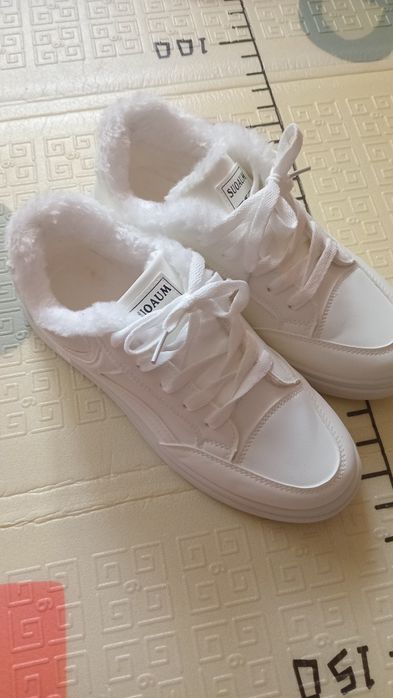 Зимові кросівки нові.не підійшов розмір