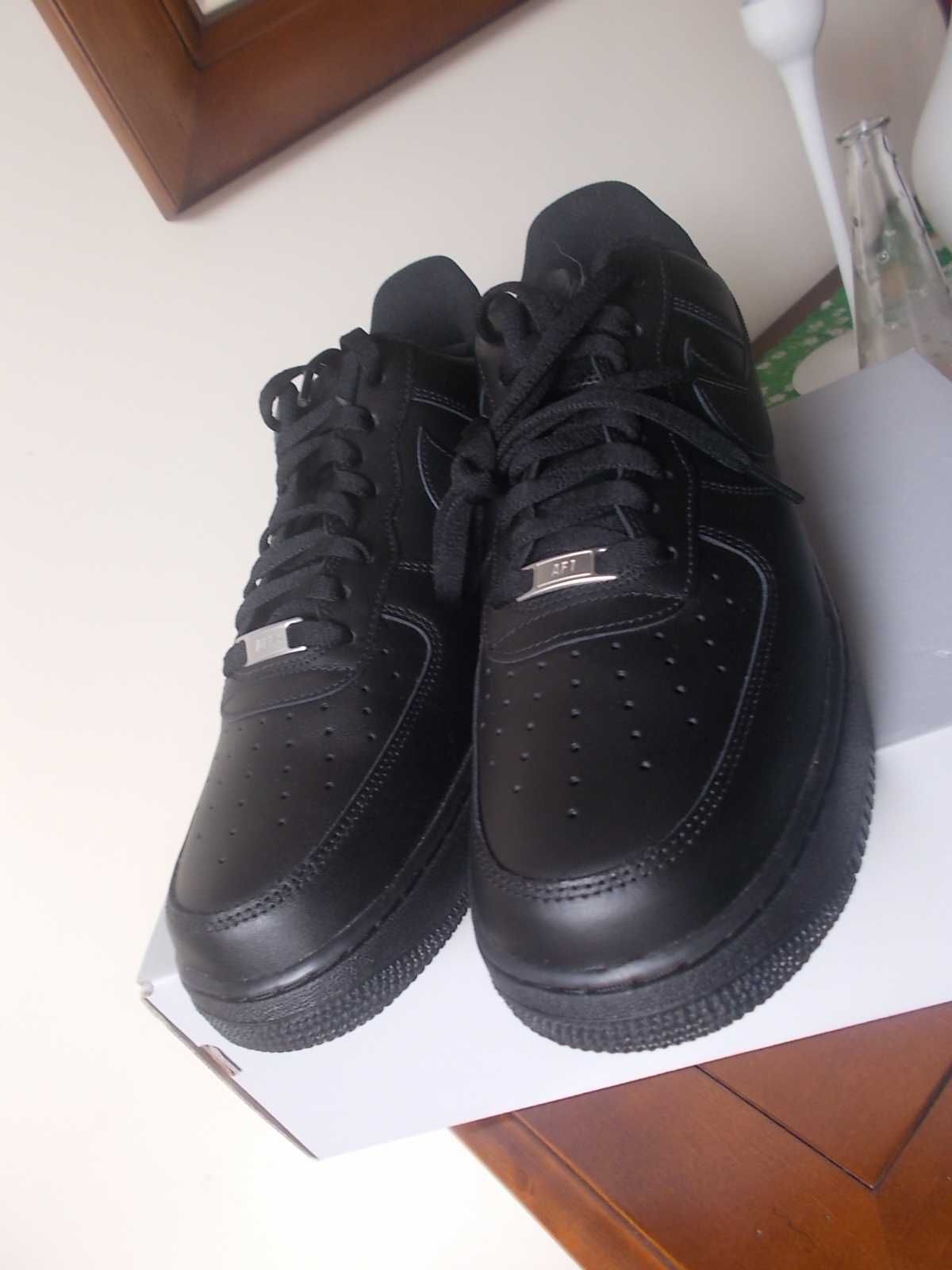 (r. 46- 30 cm) Nike Air Force 1 Low '07 Black Black CW2288,-001