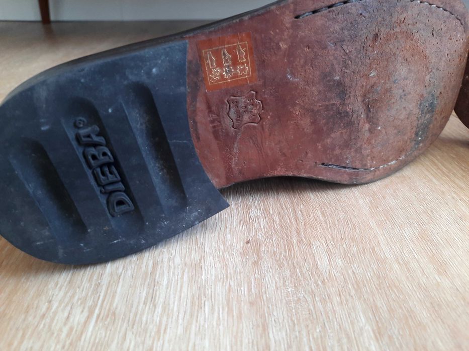 Sapatos couro pretos