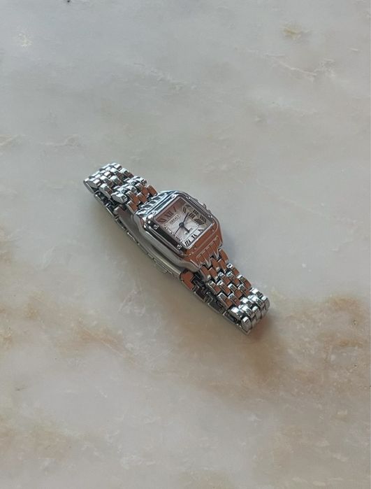 Новий годинник у стилі cartier