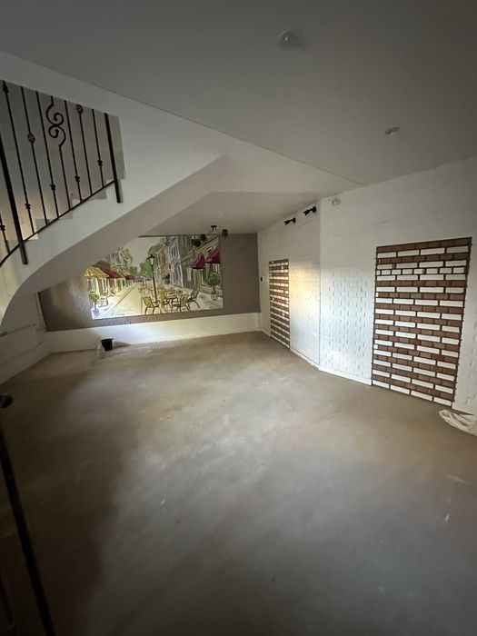 Продаж приміщення в новобудові з окремим входом центр міста 85 метрів