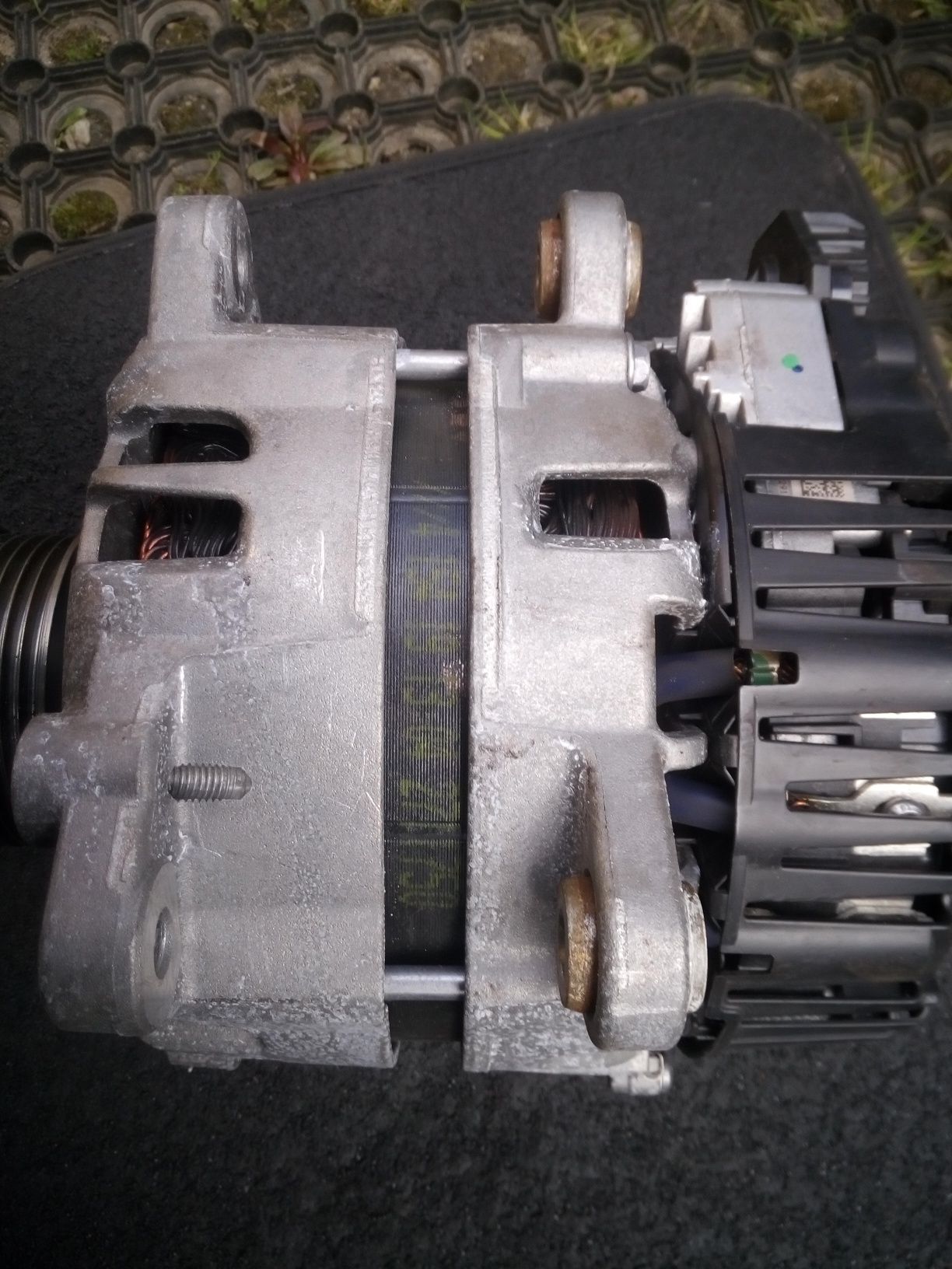 Alternator audi  2,0 TDI A4 A5 A6 A7. 04l903018