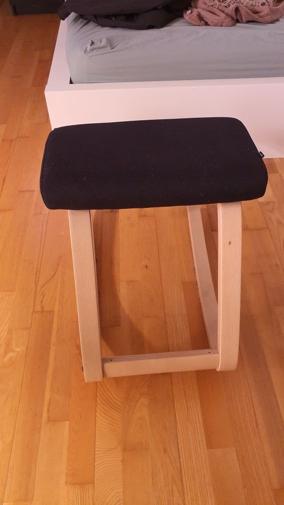 Krzesło klekosiad saddle chair varier