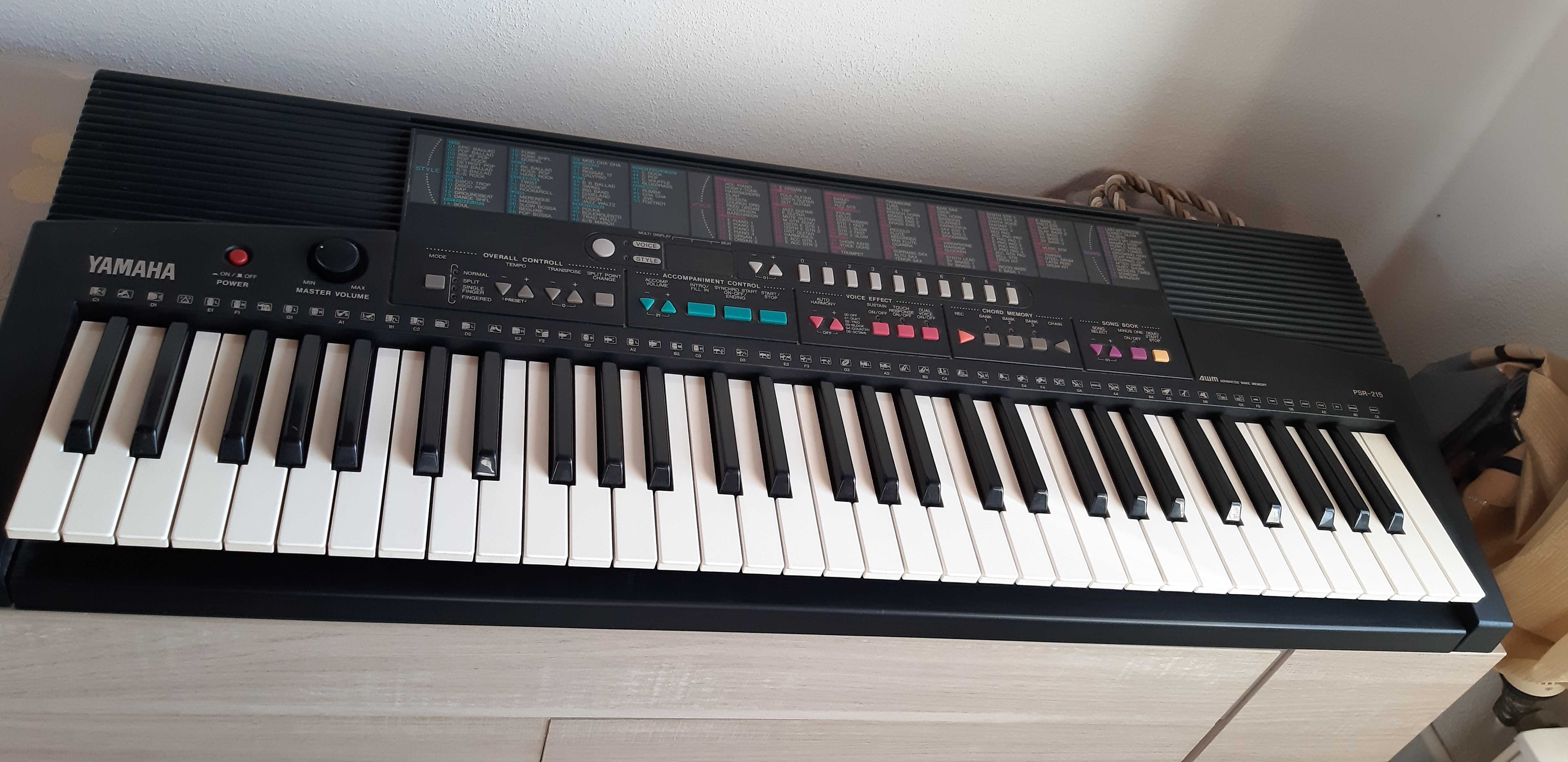 Teclado musical Yamaha PSR Serie - 215