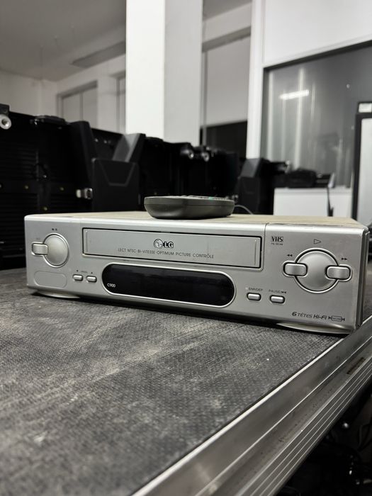 LG VCR (Video Cassette Recorder) – Modelo LG C900