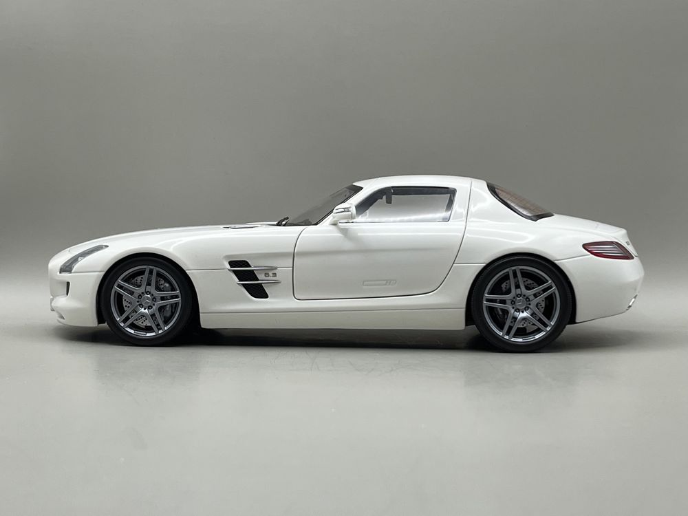 Model 1:18 Mercedes-Benz SLS AMG