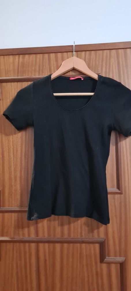 T-shirt preta para mulher
