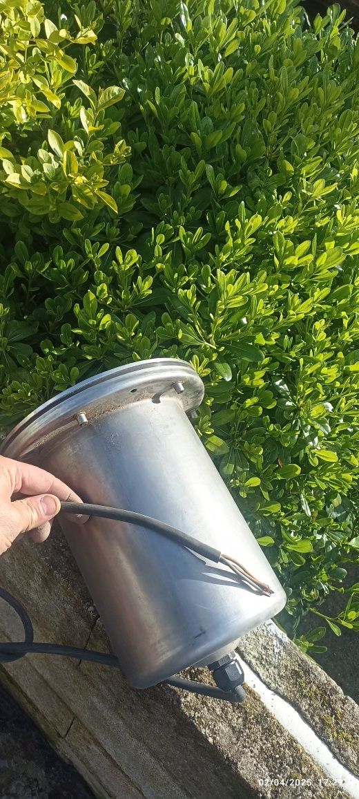 Luminária estanque em inox para chão