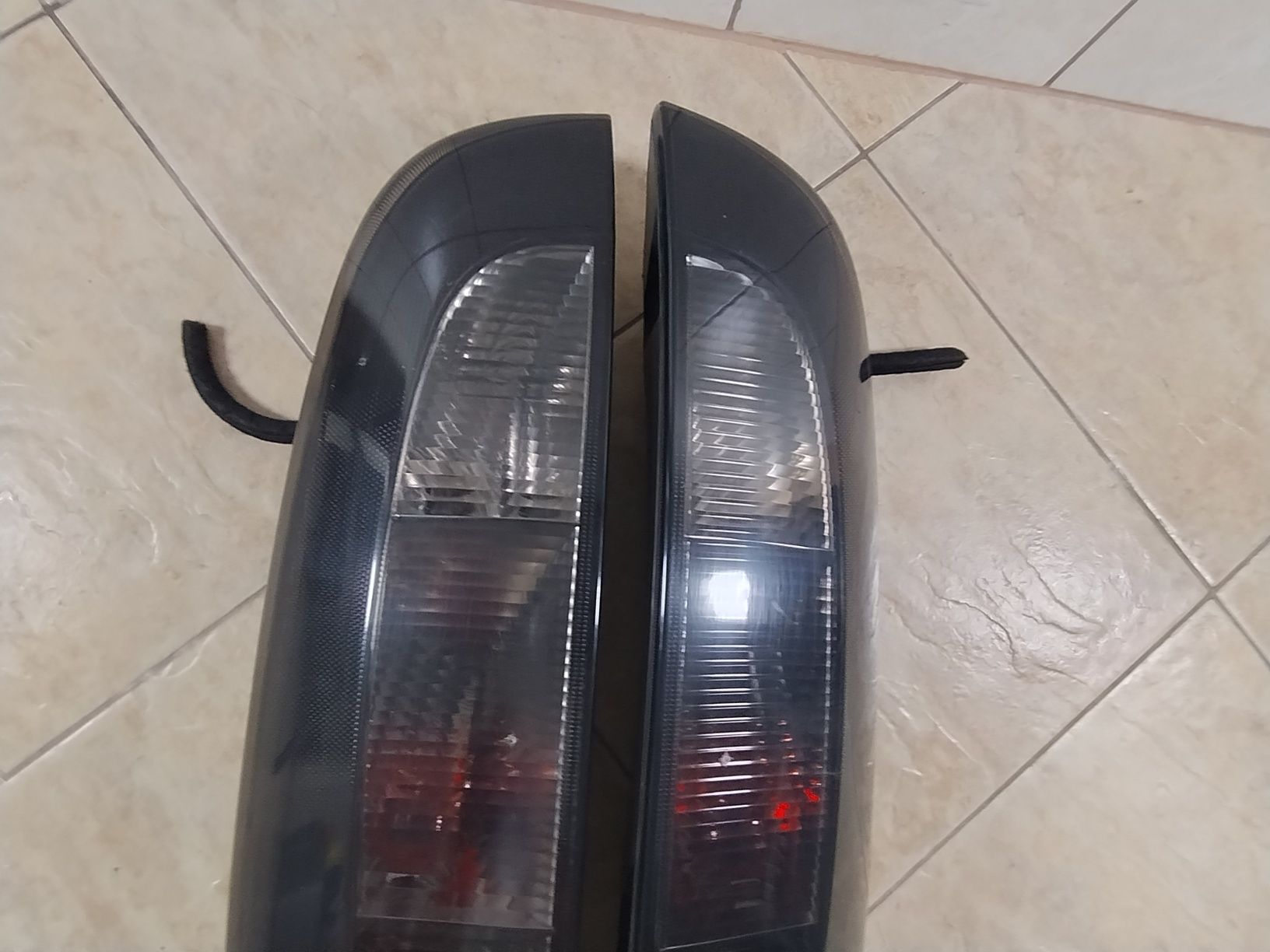 Corsa C 00-06 lampa tył prawa lewa Europa komplet czarna wysyłka