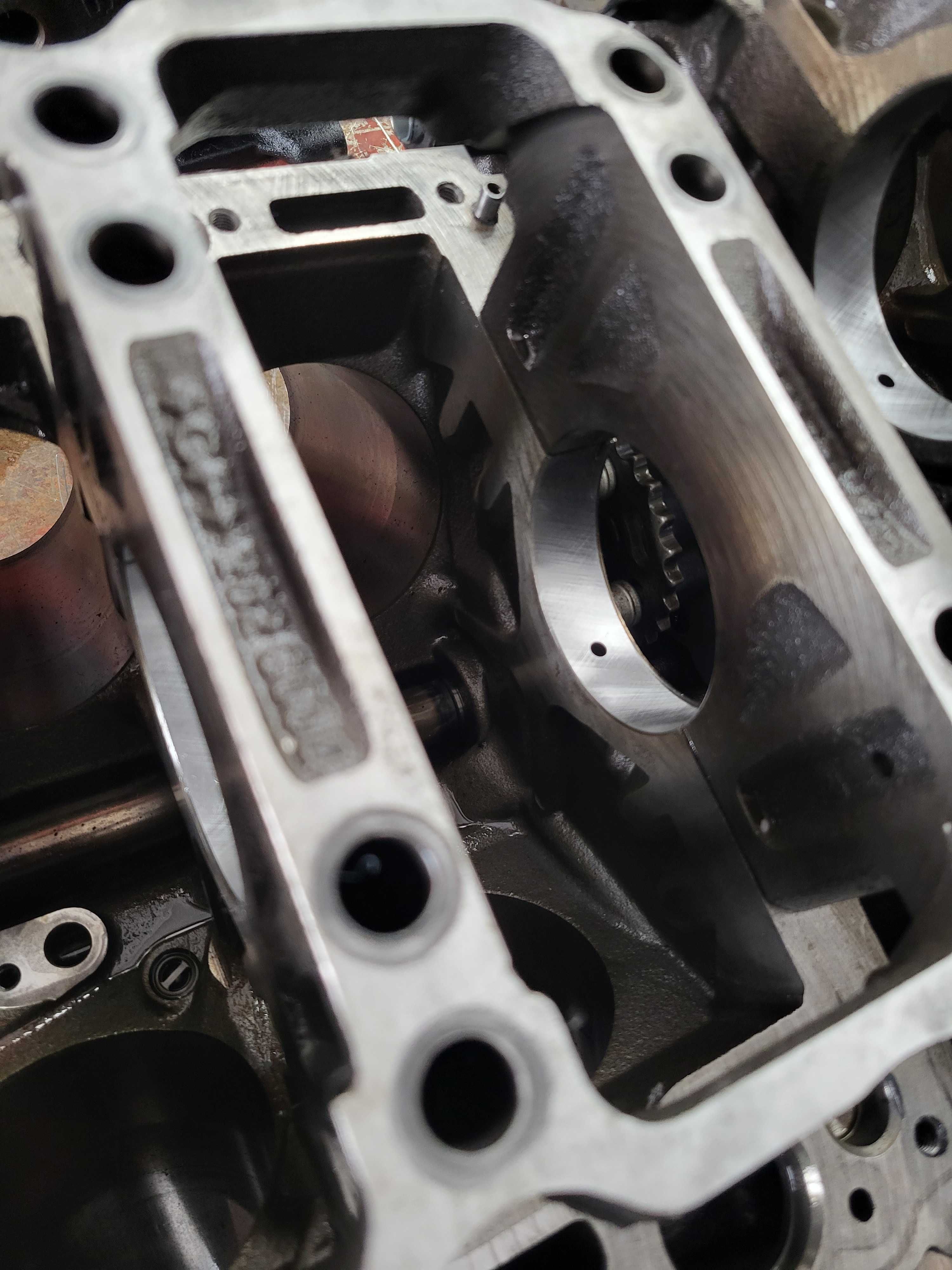 Blok silnika Audi 3.0 tdi CRT miska oleju tłoki korbowody głowice