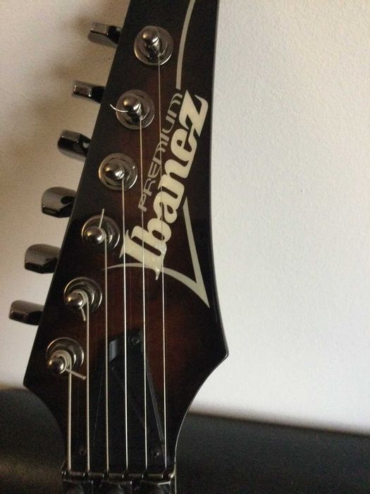 Guitarra Premium Walnut Burst RG970