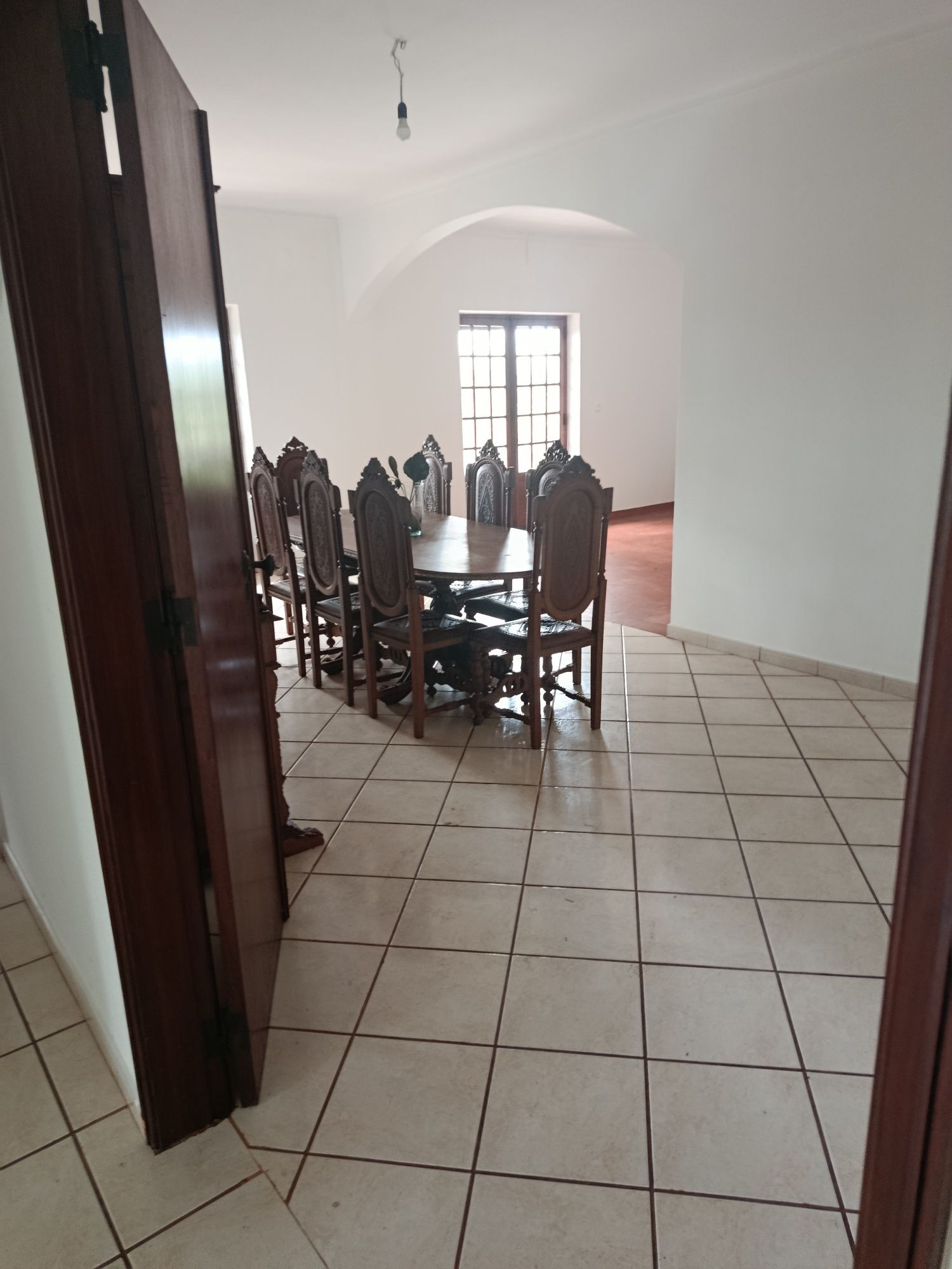 Moradia pronta a habitar com terreno e anexos
