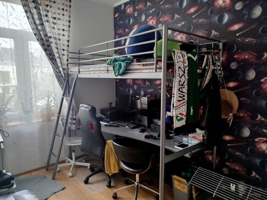 Łóżko na antresoli