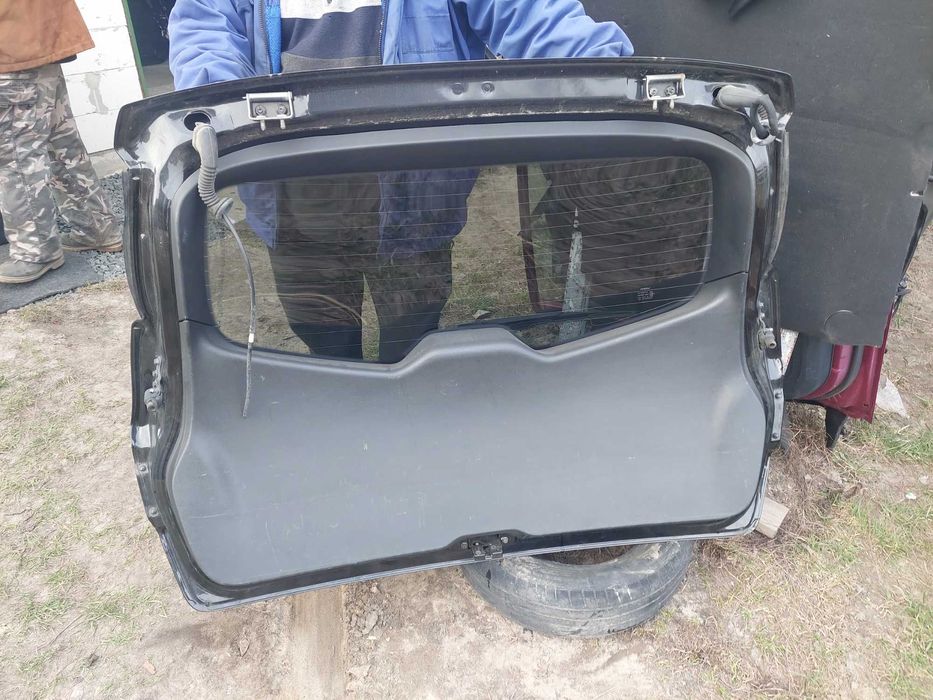 кришка багажника  nissan qashqai j10