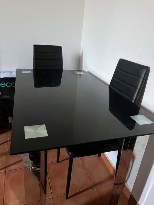 Mesa de Jantar incluindo 4 cadeiras