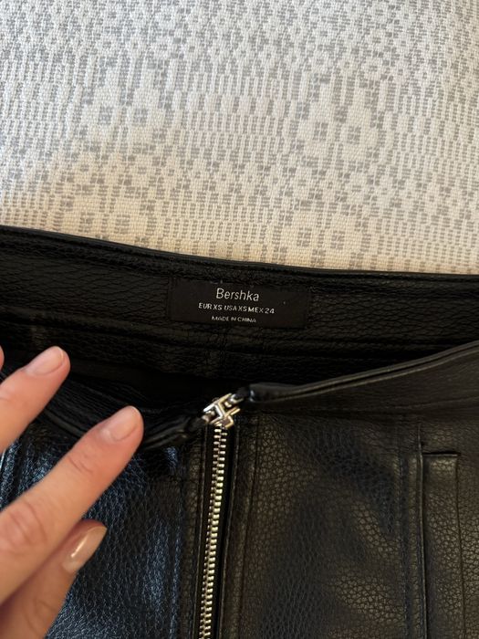Спідниця шкіряна xs bershka юбка кожаная