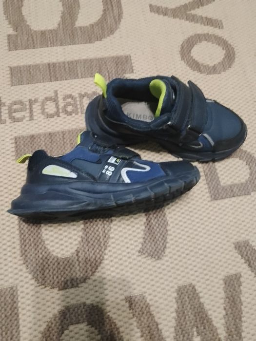 Продам кроссовки на мальчика