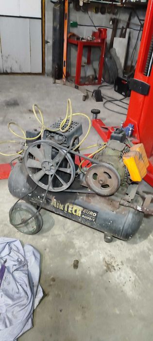 Компресор двохциліндровий