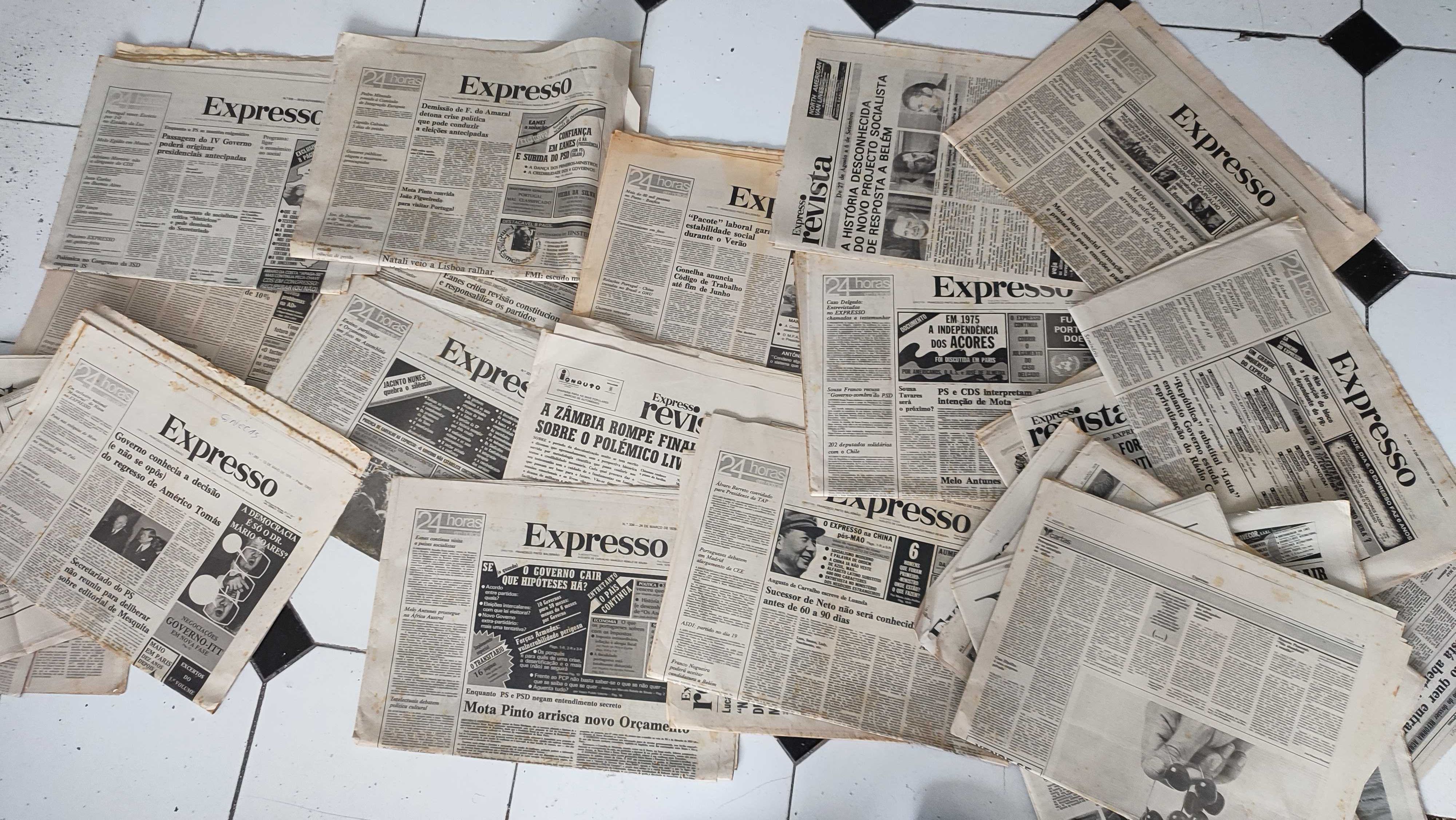 Lote 50 Jornais Expresso - 1975 a 1980