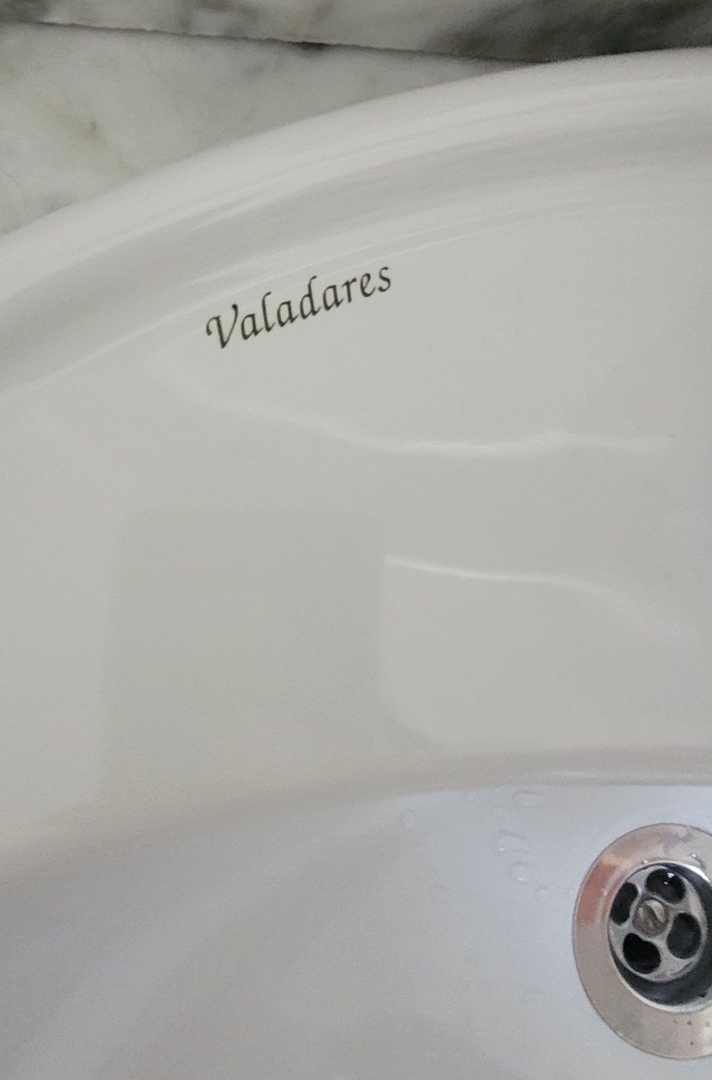 Armário wc com lavatório e torneira