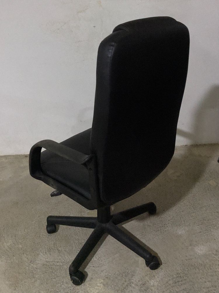 Cadeira de Escritório em Pele preta