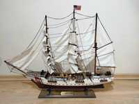 Модель корабль u. s. coast guard на деревянной подставке