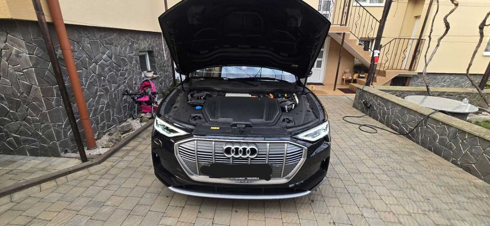 продж авто Audi e-tron