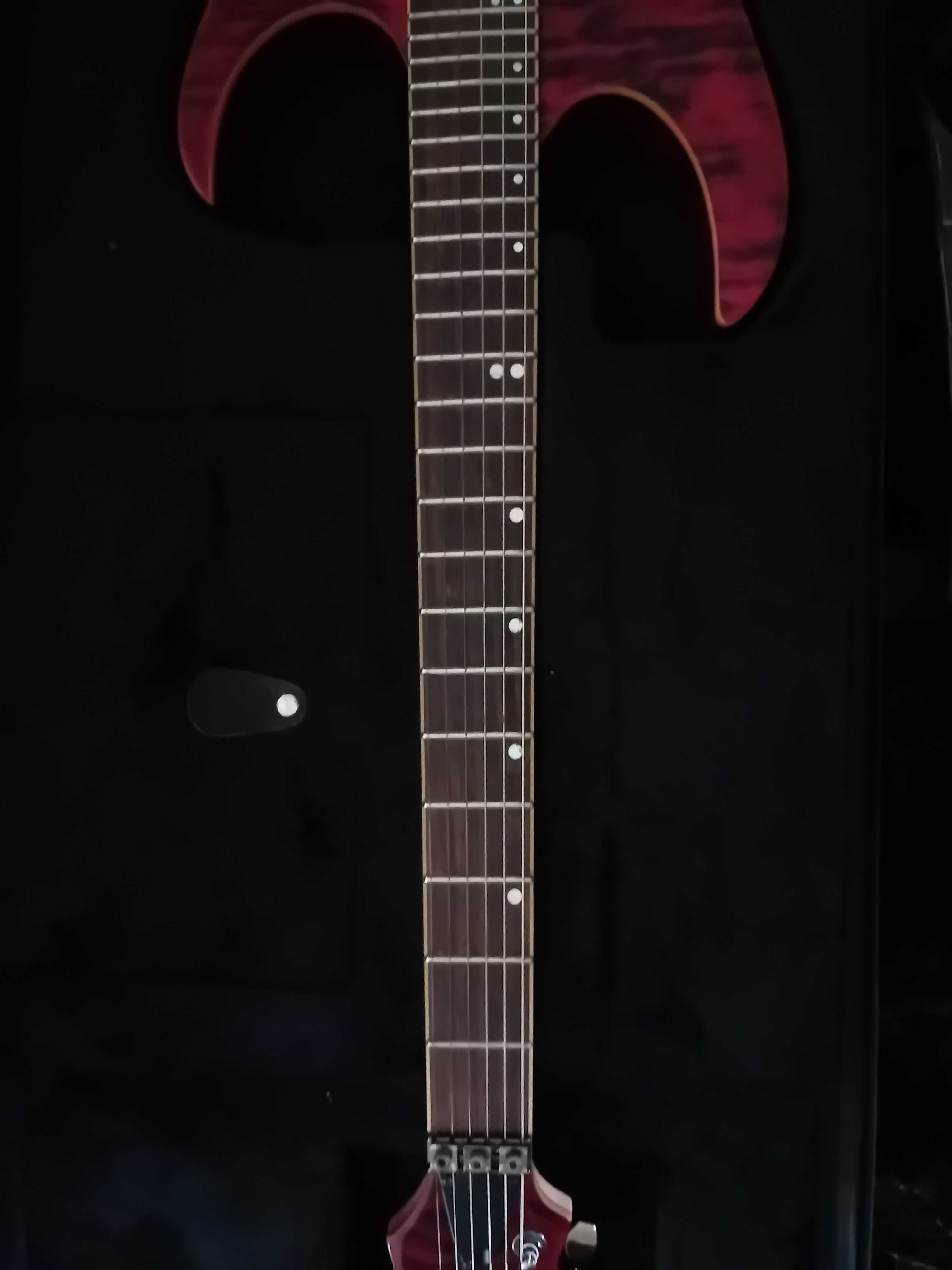 Guitarrar Elétrica Ibanez RG870QMZ (usada) e Estojo