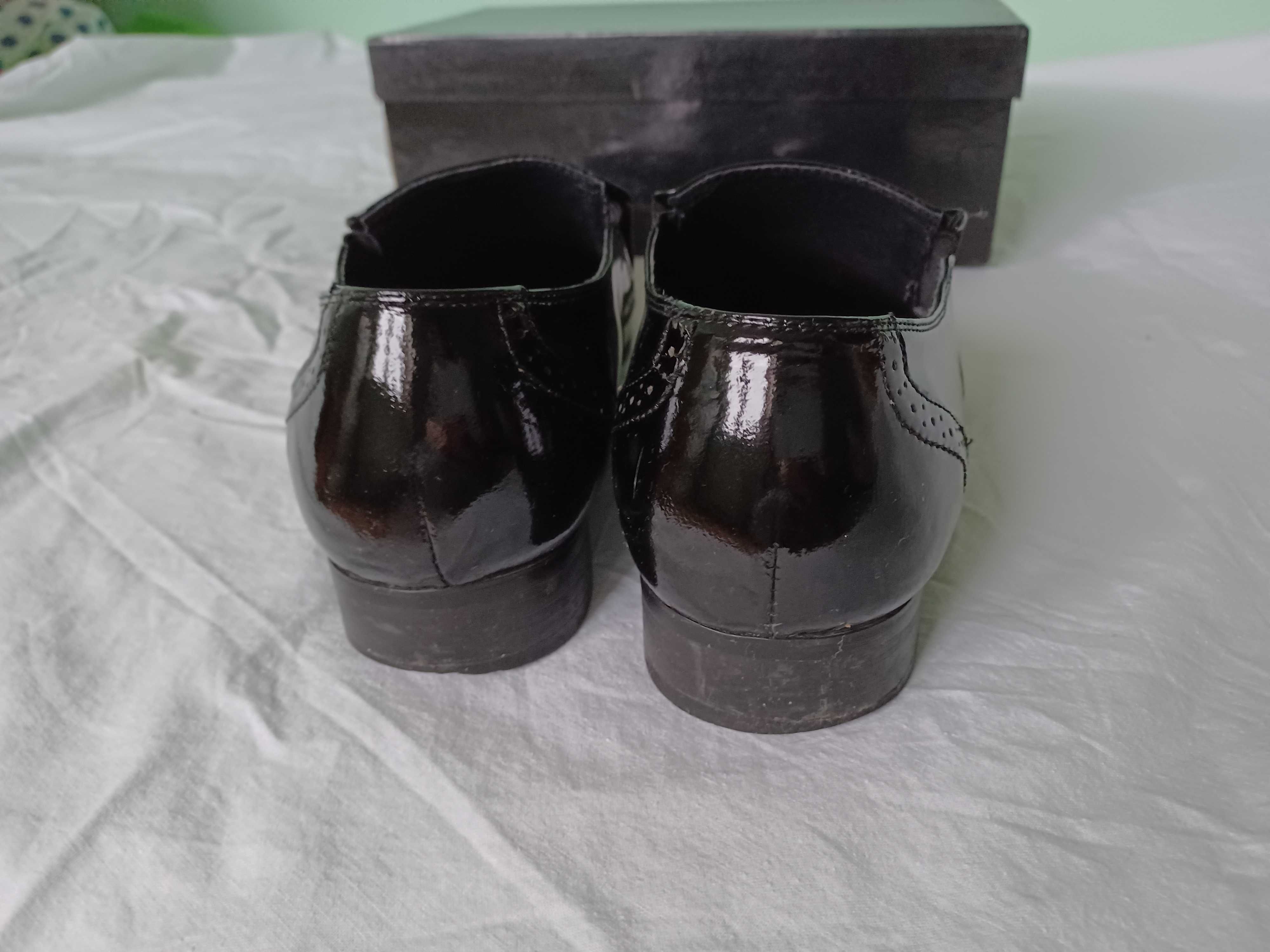 Czarne Buty Lakierki marki LANQIER Italy Design rozmiar 44.