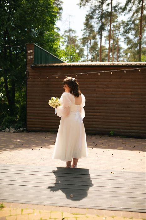 Біла, святкова сукня