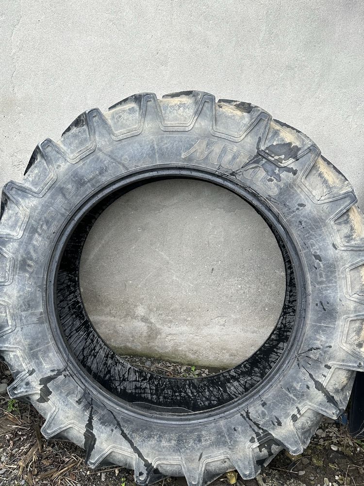 Opona 13.6 r380 420/85 r38