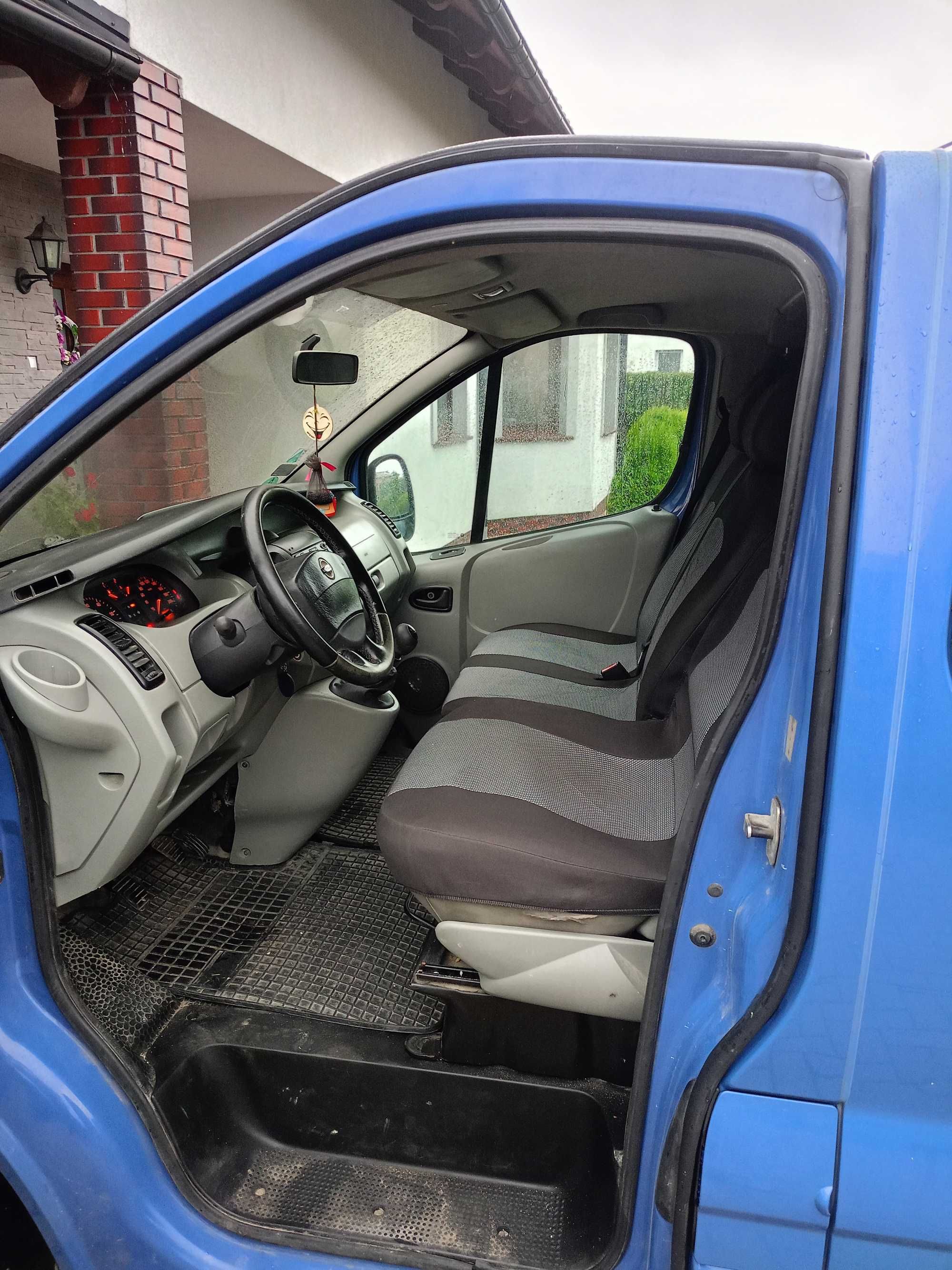 Nissan primastar 9 osobowy 2004 rok