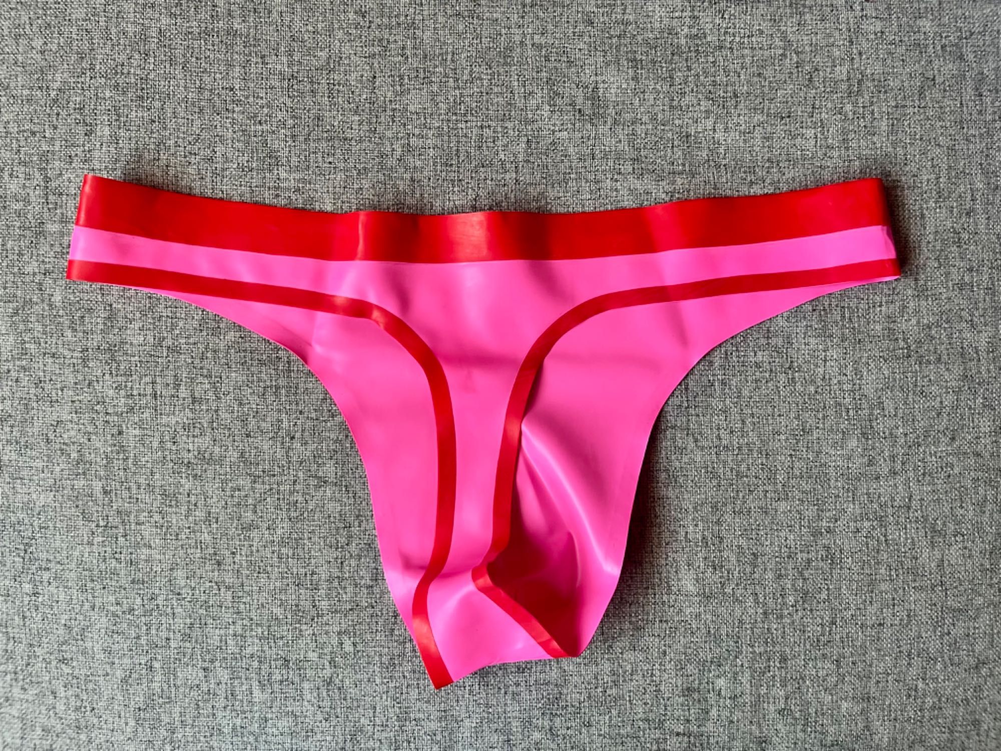 755/ Rozowo czerwone stringi majtki L meskie bielizna latex lateks