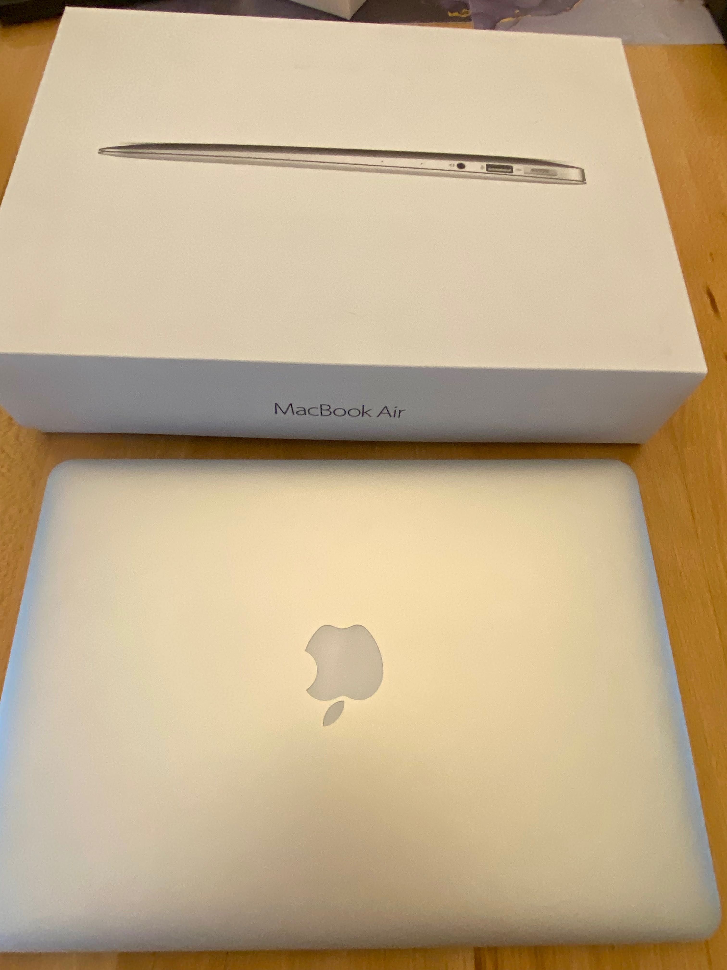 MacBook Air 13 8GB jak nowy