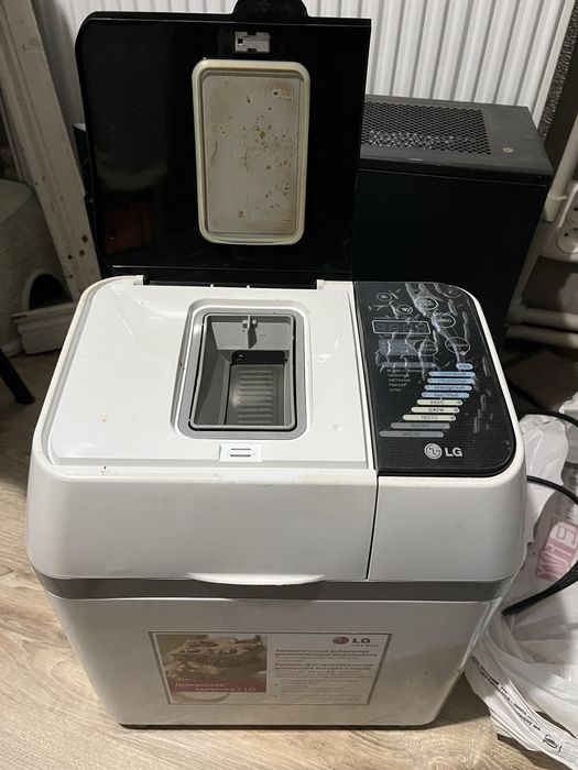 Продам рабочую хлебопечку LG HB 3001 BYT