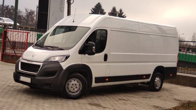 Wypożyczalnia  wynajem  bus peugeot boxer